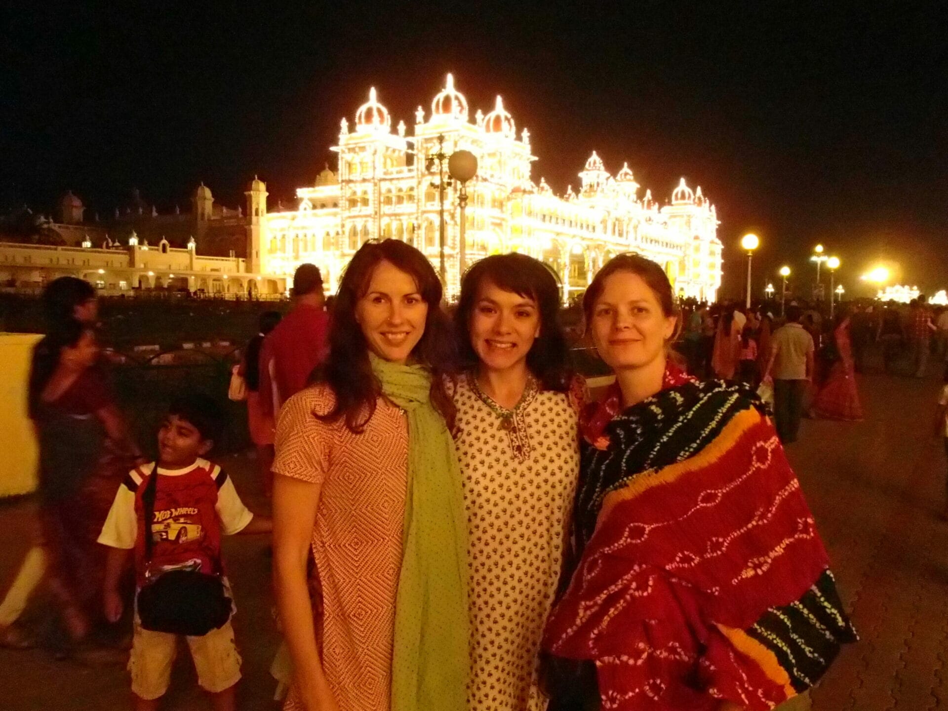 Biannka, Gabi and Mel at the Mysore palace